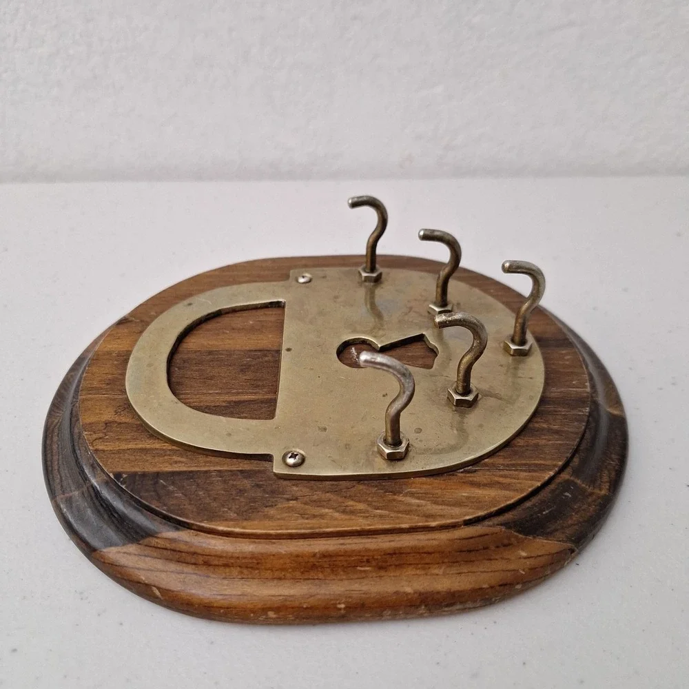 Vintage Brass Padlock Shaped Wall Key Holder Solid Wood Plaque 5 Hooks Hanging